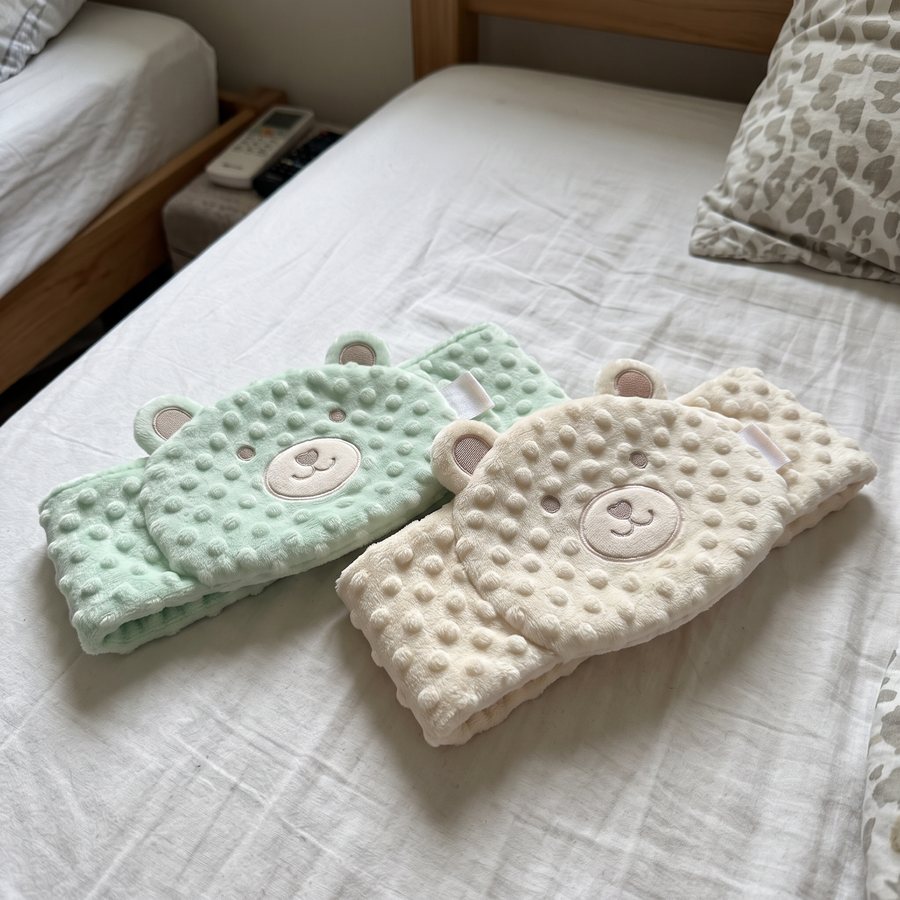 Customer photo of the Hushfern Sootheling colic relief belly band, submitted by Karen O.
